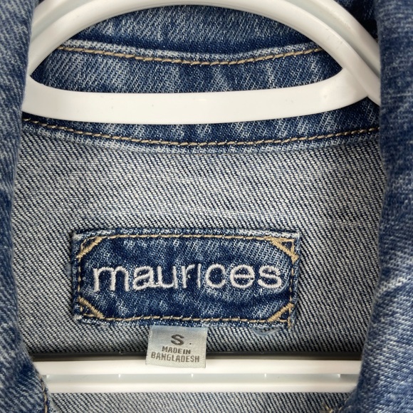 🥑5/$25 Maurices Oversized Distressed Denim Jacket Size S - Picture 5 of 7